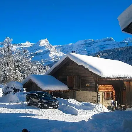 La Croisee Vers L'Eglise