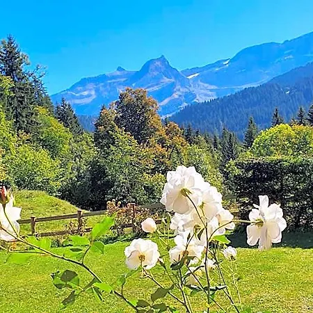 La Croisee Vers L'Eglise
