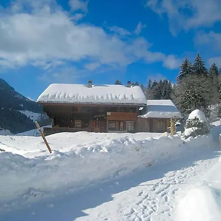 La Croisee Vers L'Eglise