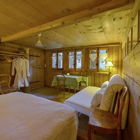 La Croisee Vers L'Eglise