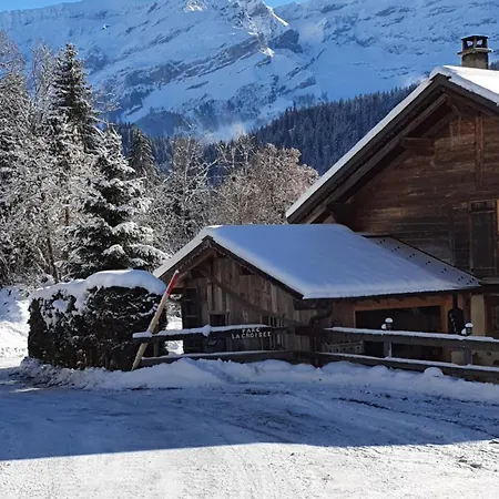 La Croisee Vers L'Eglise