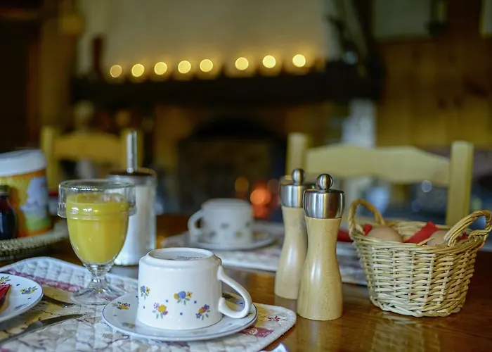 Alojamento de Acomodação e Pequeno-almoço La Croisee Vers L'Eglise